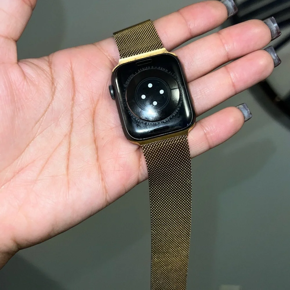 Apple Watch Series 6 - 44mm with Gold Mesh Band